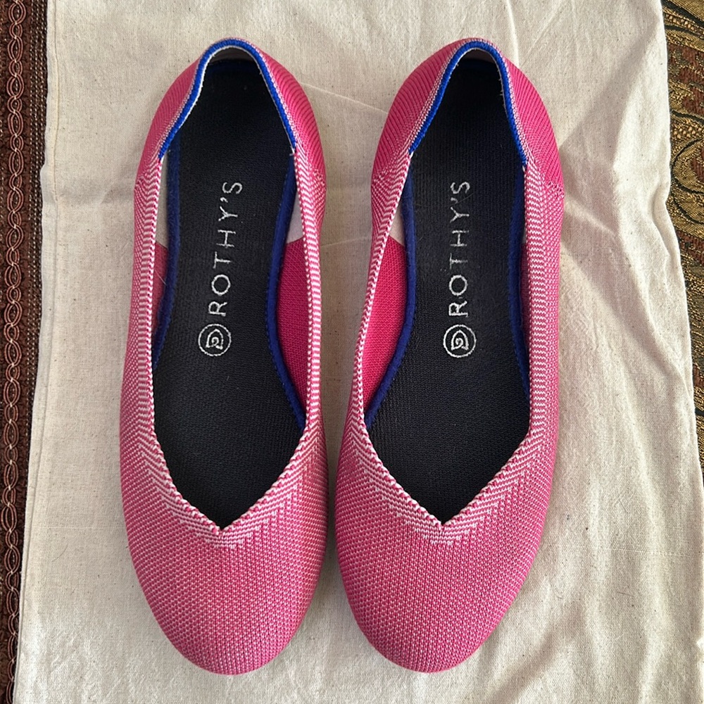 Raspberry round toe flats
